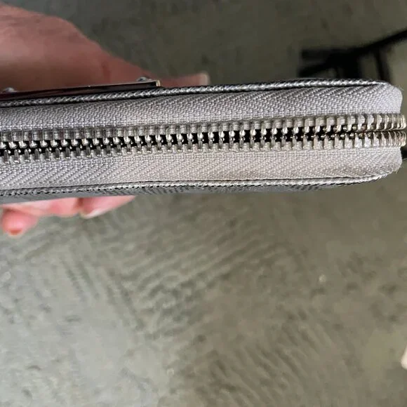 Michal Kors Silver MK LOGO wallet wristlet zipper Jet Set - Picture 8 of 9